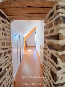Maison en pierre à Sourdeval (50) – 4 pièces – 3 chambres dont 1 au rdc + dépendances – Terrain 2 500 m²