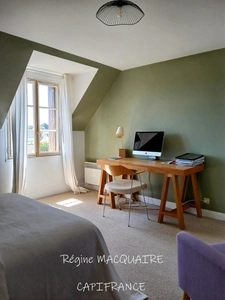 À vendre : Maison mitoyenne de 4 pièces,143 m2 env., 3 chambres sur un terrain de 1500 m2 avec panorama exceptionnel sur la campagne. SOURDEVAL (50)