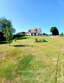 À vendre – Pavillon 6 pièces, 151 m², 4 chambres dont 1 au Rdc, terrain 2 500 m² – Luminosité, rénovation, confort à Vire Normandie (14).