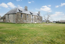 À vendre – Ancien presbytère à réinventer, 10 min de Vire Normandie.