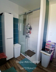À vendre – Pavillon récent de plain‑pied (RT2012) : 4 pièces, 3 chambres, 1 259 m² de terrain, 44 m² de combles aménageables – Vire (14)