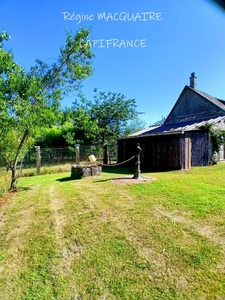 Maison en pierre à Sourdeval (50) – 4 pièces – 3 chambres dont 1 au rdc + dépendances – Terrain 2 500 m²