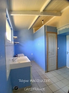 Maison en pierre à Sourdeval (50) – 4 pièces – 3 chambres dont 1 au rdc + dépendances – Terrain 2 500 m²