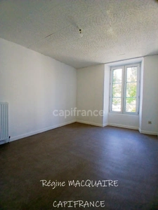 House for sale – 4 rooms, SOURDEVAL (50): 3 bedrooms, garage and private outdoor space