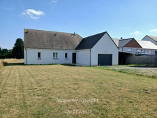 À vendre – Pavillon récent de plain‑pied (RT2012) : 4 pièces, 3 chambres, 1 259 m² de terrain, 44 m² de combles aménageables – Vire (14)