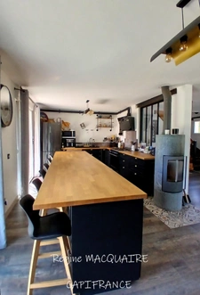 À vendre – Pavillon 6 pièces, 151 m², 4 chambres dont 1 au Rdc, terrain 2 500 m² – Luminosité, rénovation, confort à Vire Normandie (14).