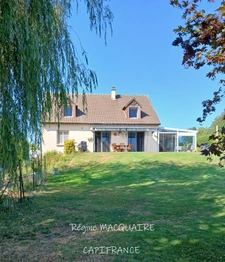 À vendre – Pavillon 6 pièces, 151 m², 4 chambres dont 1 au Rdc, terrain 2 500 m² – Luminosité, rénovation, confort à Vire Normandie (14).