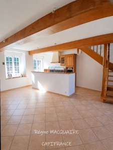 Maison en pierre à Sourdeval (50) – 4 pièces – 3 chambres dont 1 au rdc + dépendances – Terrain 2 500 m²