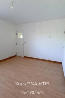 Maison en pierre à Sourdeval (50) – 4 pièces – 3 chambres dont 1 au rdc + dépendances – Terrain 2 500 m²