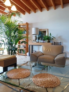 À vendre : Maison mitoyenne de 4 pièces,143 m2 env., 3 chambres sur un terrain de 1500 m2 avec panorama exceptionnel sur la campagne. SOURDEVAL (50)