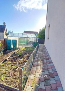 A vendre : Maison d'env. 104 m², 3 chambres, terrain de 535 m², sous-sol complet et combles aménageable à Vire (14)