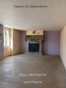 Maison en pierre à Sourdeval (50) – 4 pièces – 3 chambres dont 1 au rdc + dépendances – Terrain 2 500 m²