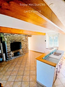 Maison en pierre à Sourdeval (50) – 4 pièces – 3 chambres dont 1 au rdc + dépendances – Terrain 2 500 m²