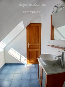 Maison en pierre à Sourdeval (50) – 4 pièces – 3 chambres dont 1 au rdc + dépendances – Terrain 2 500 m²