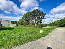 À VENDRE - LOPERHET (29470) - TERRAIN CONSTRUCTIBLE - 571 M² - LIBRE CONSTRUCTEUR