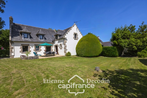 À VENDRE - MAISON F7 À VENDRE - SAINT-RENAN (29) - CENTRE-VILLE - 225 M² HABITABLES - TERRAIN 1075 M² - DOUBLE GARAGE 
