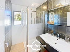À VENDRE - LANNILIS (29870) - MAISON CONTEMPORAINE F6 - 131 M² HABITABLES - TERRAIN 876 M² - DPE A  