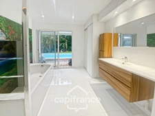 Maison à vendre 8 pièces CARQUEIRANNE (83) - Quartier Canebas - 6 chambres - 220 m2 habitable - Piscine.
