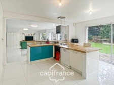 House for sale 8 rooms CARQUEIRANNE (83) - Canebas district - 6 bedrooms - 220 m2 living space - Swimming pool.