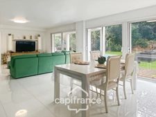 House for sale 8 rooms CARQUEIRANNE (83) - Canebas district - 6 bedrooms - 220 m2 living space - Swimming pool.