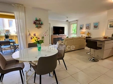 Appartement à vendre 4 pièces HYERES (83) - Plain pied - 2 parkings - 2 terrasses