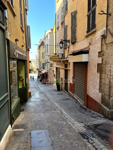 Local à Louer HYERES (83) - Centre Historique - Rue Portalet