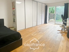 House for sale 8 rooms CARQUEIRANNE (83) - Canebas district - 6 bedrooms - 220 m2 living space - Swimming pool.