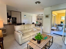 Appartement à vendre 4 pièces HYERES (83) - Plain pied - 2 parkings - 2 terrasses