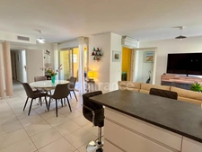 Appartement à vendre 4 pièces HYERES (83) - Plain pied - 2 parkings - 2 terrasses