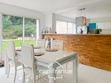 House for sale 8 rooms CARQUEIRANNE (83) - Canebas district - 6 bedrooms - 220 m2 living space - Swimming pool.