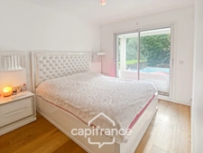 House for sale 8 rooms CARQUEIRANNE (83) - Canebas district - 6 bedrooms - 220 m2 living space - Swimming pool.