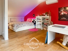 House for sale 8 rooms CARQUEIRANNE (83) - Canebas district - 6 bedrooms - 220 m2 living space - Swimming pool.