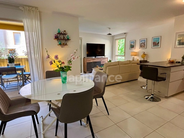 Appartement à vendre 4 pièces HYERES (83) - Plain pied - 2 parkings - 2 terrasses