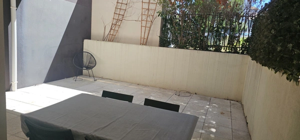 SAINT JEAN DE VEDAS (34) F3 avec grande terrasse et parking en sous-sol