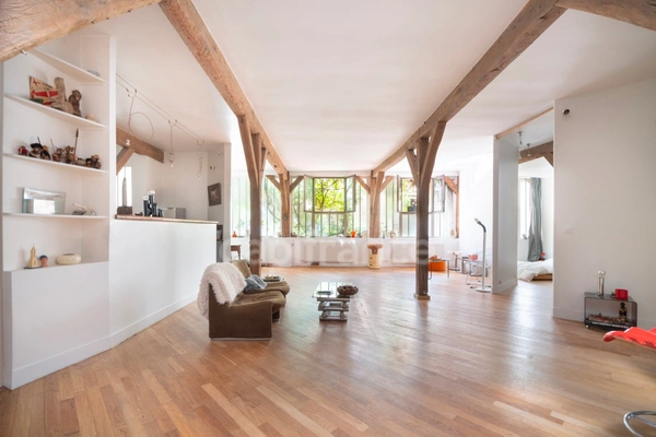 Paris XIème - Quartier Popincourt - Impasse privée - Appartement/Maison esprit loft 98m2