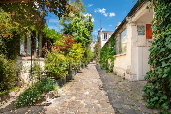 Paris XIème - Quartier Popincourt - Impasse privée - Appartement/Maison esprit loft 98m2