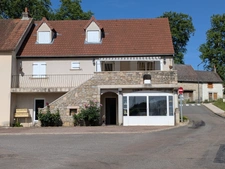 Maison en pierre avec appartement indépendant à Pouilly en Auxois