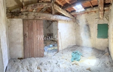 Maison de village à vendre avec cour, balcon et grenier  : un potentiel exceptionnel à Sorgues (84)