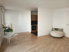 Bright 2-Bedroom Apartment with Terrace (10m²) – Energy Class B – Built in 2016 – Near Metro, RER & Bus