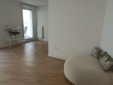 Bright 2-Bedroom Apartment with Terrace (10m²) – Energy Class B – Built in 2016 – Near Metro, RER & Bus