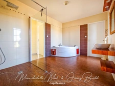 Belle villa avec jardin arboré et prestations soignées