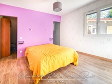 Grande maison familiale avec logement indépendant, garages et dépendances