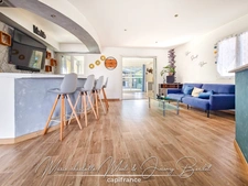 Grande maison familiale avec logement indépendant, garages et dépendances