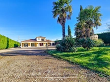 Belle villa avec jardin arboré et prestations soignées