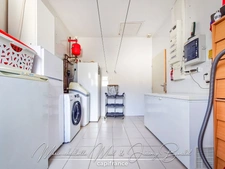 Grande maison familiale avec logement indépendant, garages et dépendances