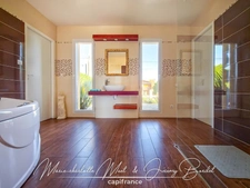 Belle villa avec jardin arboré et prestations soignées