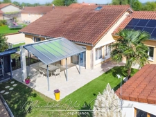 Grande maison familiale avec logement indépendant, garages et dépendances