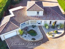 Belle villa avec jardin arboré et prestations soignées