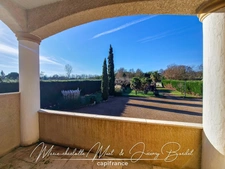 Belle villa avec jardin arboré et prestations soignées