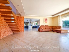 Belle villa avec jardin arboré et prestations soignées